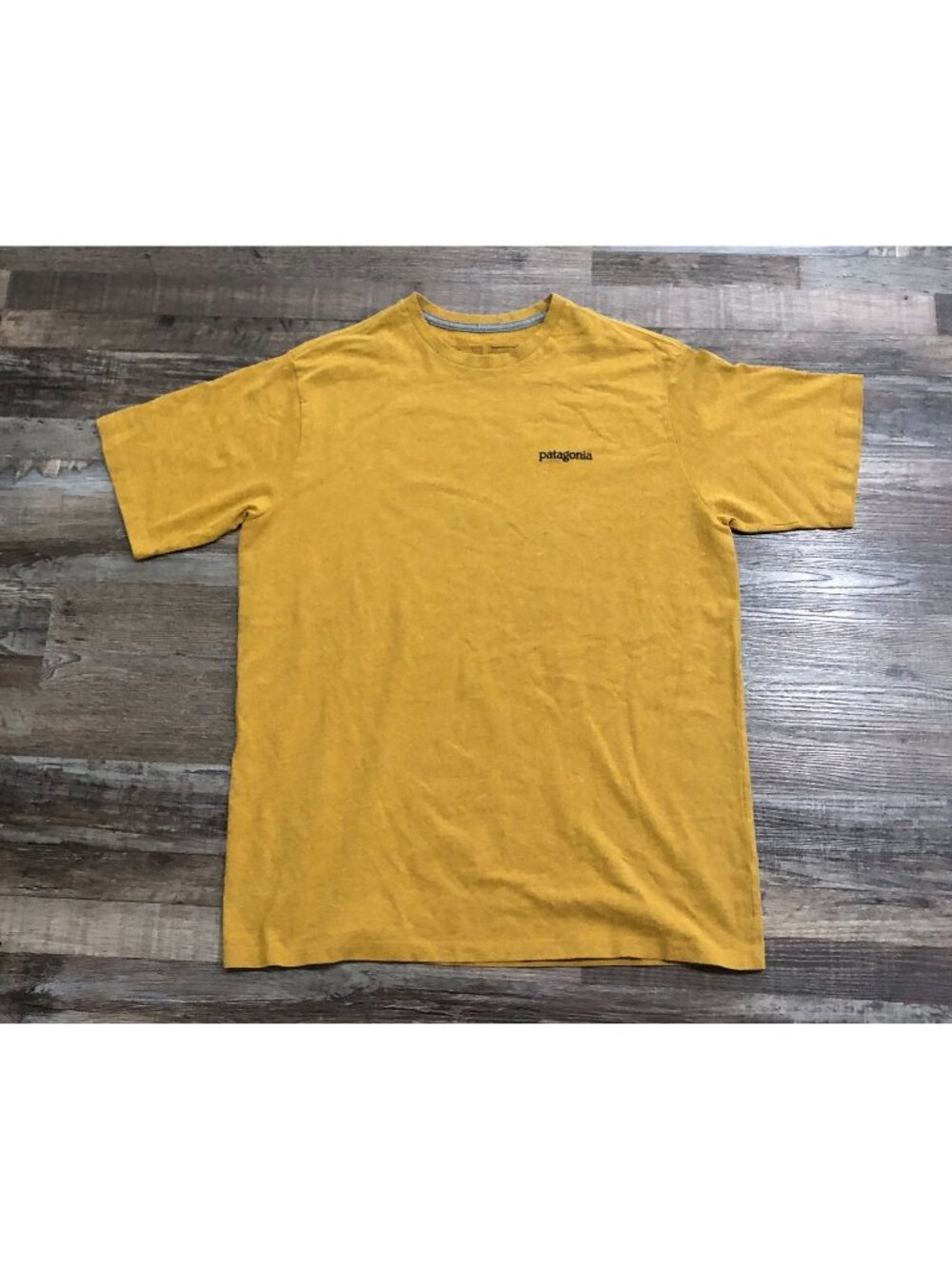 Patagonia Men's Medium P-6 Logo Responsibili-Tee Yellow T Shirt